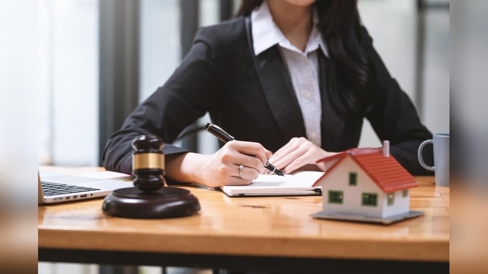 How Much Does a Real Estate Attorney Charge Per Hour? Costs Explained